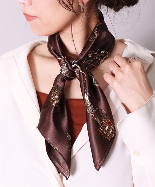 BAYBLO（ベイブロ）の「(CR)【ユニセックス】馬車 柄 プリント スカーフ[70cm×70cm]（バンダナ/スカーフ・レディース・ブラック/ネイビー/チョコ・ONE SIZE）」の17枚目の写真