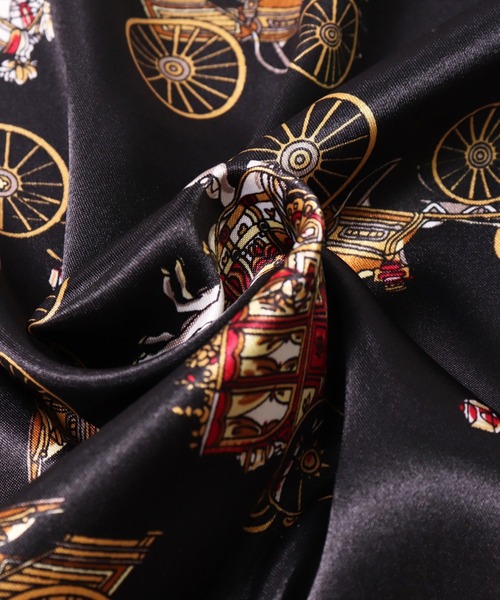 BAYBLO（ベイブロ）の「(CR)【ユニセックス】馬車 柄 プリント スカーフ[70cm×70cm]（バンダナ/スカーフ・レディース・ブラック/ネイビー/チョコ・ONE SIZE）」の8枚目の写真