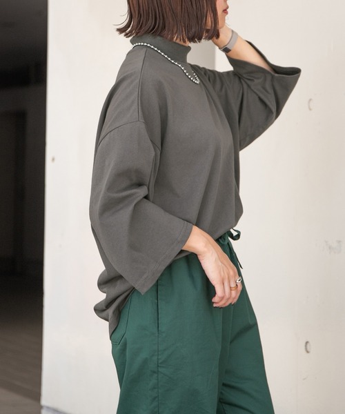 PairPair（ペアペア）の「モックネックTシャツ(ユニセックス)（Tシャツ/カットソー・レディース・スミクロ/グリーン/オフホワイト/ピンク・FREE）」の12枚目の写真