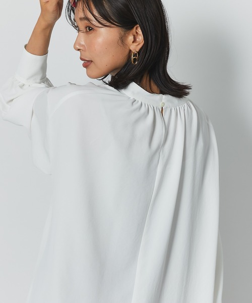 RIVE DROITE（リヴドロワ）の「ニュアンスのある表情が魅力の一枚　スタンドネックバックギャザーブラウス（シャツ/ブラウス・レディース・ネイビー/オフホワイト・FREE）」の15枚目の写真