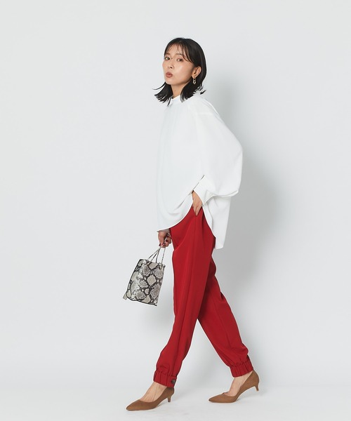 RIVE DROITE（リヴドロワ）の「ニュアンスのある表情が魅力の一枚　スタンドネックバックギャザーブラウス（シャツ/ブラウス・レディース・ネイビー/オフホワイト・FREE）」の5枚目の写真