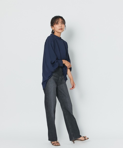 RIVE DROITE（リヴドロワ）の「ニュアンスのある表情が魅力の一枚　スタンドネックバックギャザーブラウス（シャツ/ブラウス・レディース・ネイビー/オフホワイト・FREE）」の12枚目の写真