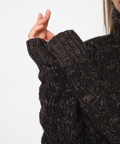 SPIRALGIRL（スパイラルガール）の「ミニケーブルタートルネックニット（ニット/セーター・レディース・ブラック/グリーン・FREE）」の6枚目の写真