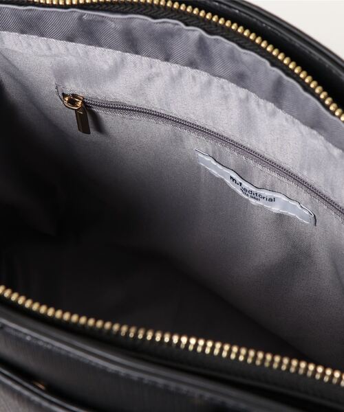 m.f.editorial（エムエフエディトリアル）の「エムエフエディトリアルレディース/m.f.editorial：Women  サフィアーノ型押し バイカラートートバッグ A4対応（トートバッグ・レディース・ブラック/ライトグレー・FREE）」の4枚目の写真