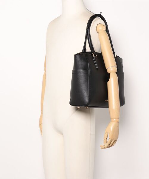 m.f.editorial（エムエフエディトリアル）の「エムエフエディトリアルレディース/m.f.editorial：Women  サフィアーノ型押し バイカラートートバッグ A4対応（トートバッグ・レディース・ブラック/ライトグレー・FREE）」の5枚目の写真