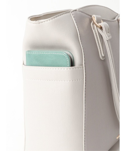 m.f.editorial（エムエフエディトリアル）の「エムエフエディトリアルレディース/m.f.editorial：Women  サフィアーノ型押し バイカラートートバッグ A4対応（トートバッグ・レディース・ブラック/ライトグレー・FREE）」の19枚目の写真