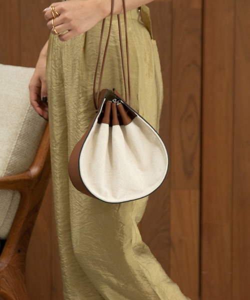 Amiur（エミレ）の「marron drawstring bag（ハンドバッグ・レディース・ブラック/ブラウン・FREE）」の6枚目の写真