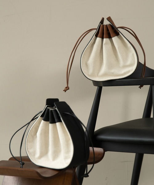 Amiur（エミレ）の「marron drawstring bag（ハンドバッグ・レディース・ブラック/ブラウン・FREE）」の3枚目の写真