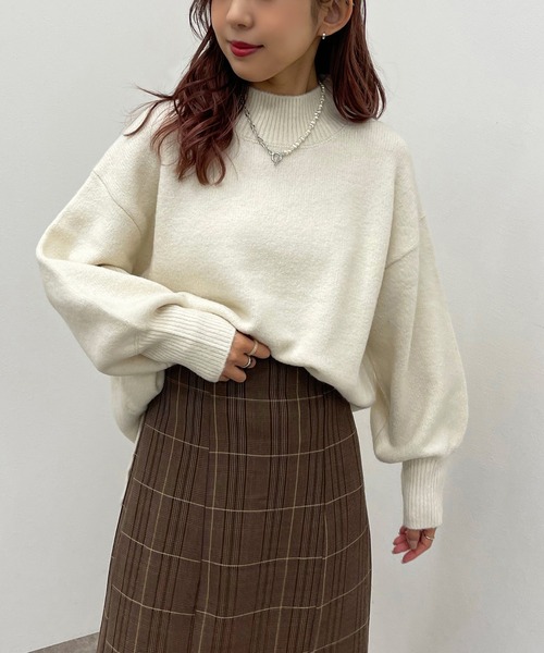 apres jour mignon(アプレジュールミニョン)の「ハイネックモチモチニットプルオーバー【ZOZOTOWN限定アイテム】(ニット/セーター・レディース・レッド/マスタード/グリーン/オレンジ系その他/ブラック/アイボリー/グリーン系その他3/パープル/ブルー/ブルー系その他2・X-LARGE/フリー)」の2枚目の写真