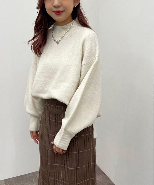 apres jour mignon(アプレジュールミニョン)の「ハイネックモチモチニットプルオーバー【ZOZOTOWN限定アイテム】(ニット/セーター・レディース・レッド/マスタード/グリーン/オレンジ系その他/ブラック/アイボリー/グリーン系その他3/パープル/ブルー/ブルー系その他2・X-LARGE/フリー)」の11枚目の写真