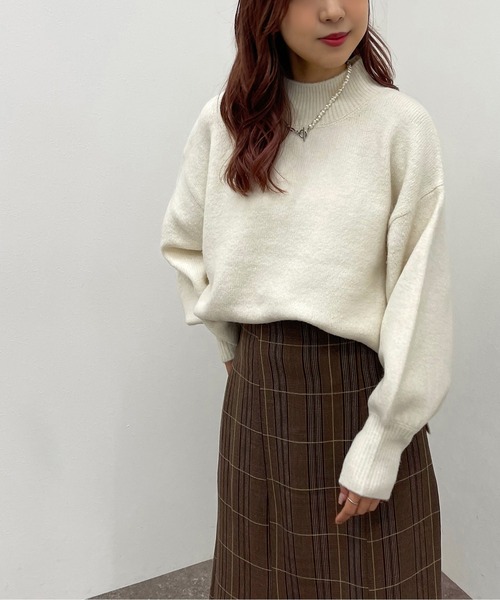 apres jour mignon(アプレジュールミニョン)の「ハイネックモチモチニットプルオーバー【ZOZOTOWN限定アイテム】(ニット/セーター・レディース・レッド/マスタード/グリーン/オレンジ系その他/ブラック/アイボリー/グリーン系その他3/パープル/ブルー/ブルー系その他2・X-LARGE/フリー)」の13枚目の写真