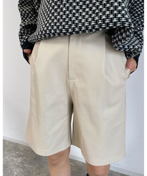 MLI'A(エムリア)の「フェイクレザーショート/パンツ(その他パンツ・レディース・アイボリー/ブラウン/ブラック・FREE)」の2枚目の写真