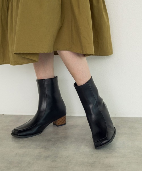 w closet（ダブルクローゼット）の「スクエアショートブーツ（ブーツ・レディース・ブラック/ライトグリーン/アイボリー・M/L）」の3枚目の写真