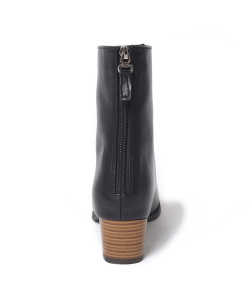 w closet（ダブルクローゼット）の「スクエアショートブーツ（ブーツ・レディース・ブラック/ライトグリーン/アイボリー・M/L）」の5枚目の写真