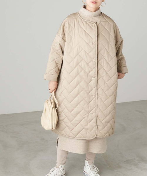 Chaco closet（チャコ クローゼット）の「ライナーキルトAラインロングノーカラーコート（ノーカラーコート・レディース・ブラック/ライトベージュ/ネイビー/グレー・FREE）」の4枚目の写真