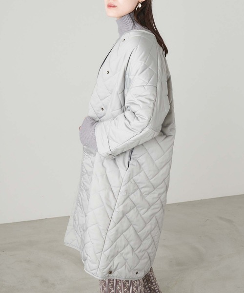 Chaco closet（チャコ クローゼット）の「ライナーキルトAラインロングノーカラーコート（ノーカラーコート・レディース・ブラック/ライトベージュ/ネイビー/グレー・FREE）」の13枚目の写真