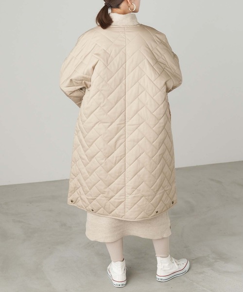 Chaco closet（チャコ クローゼット）の「ライナーキルトAラインロングノーカラーコート（ノーカラーコート・レディース・ブラック/ライトベージュ/ネイビー/グレー・FREE）」の18枚目の写真