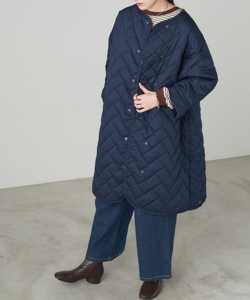 Chaco closet（チャコ クローゼット）の「ライナーキルトAラインロングノーカラーコート（ノーカラーコート・レディース・ブラック/ライトベージュ/ネイビー/グレー・FREE）」の5枚目の写真