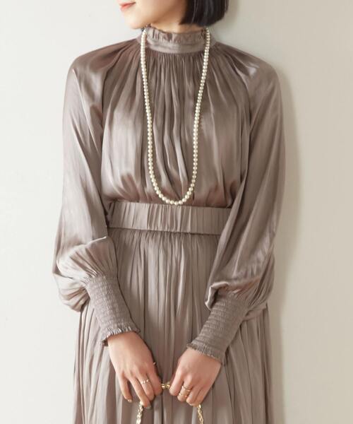 Tiara(ティアラ)の「ヴィンテージサテン2WAYブラウス(シャツ/ブラウス・レディース・グレー/アイボリー/ピンク系その他/シャーベット/ホワイト・FREE)」の4枚目の写真