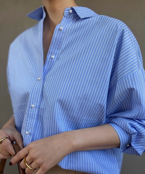 Emma Taylor（エマテイラー）の「【シルエット変更可！】パール釦オーバーサイズシャツ（シャツ/ブラウス・レディース・ホワイト/パープル/ネイビー/サックスブルー/オレンジ/グリーン/ダークネイビー/ベージュ/ピンク/ライトイエロー/ライトブルー/グレー/ライトグリーン/サックスブルー系/ベージュ系その他/ライトピンク/ベージュ系2/モカ/サックスブルー系2/ブルー系その他/ブラウン/ホワイト系その他/グレイッシュベージュ/クリーム・FREE）」の16枚目の写真