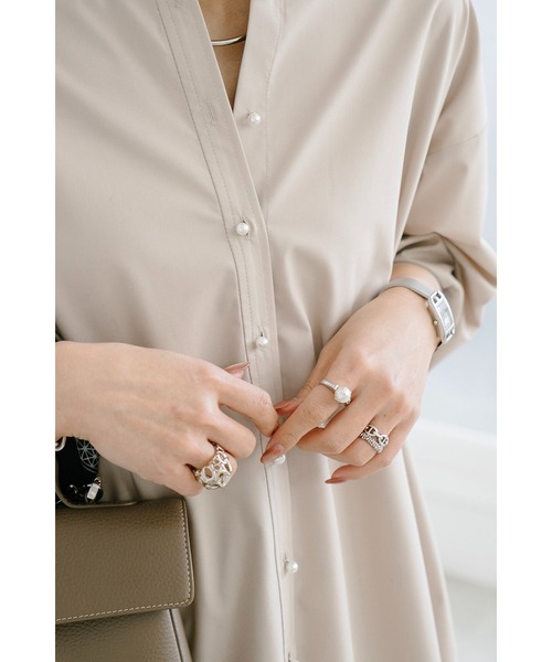 リバイバル】パール釦オーバーサイズシャツ Emma Taylor│STYLEDOOR