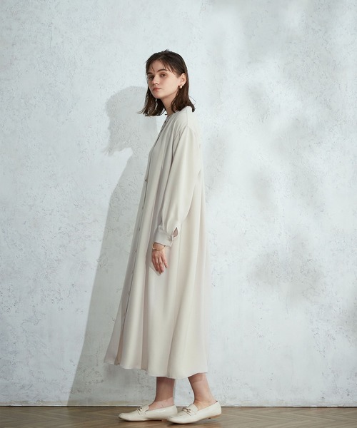 LE SOUK HOLIDAY(ルスークホリデー)の「バックタックワンピース(ワンピース・レディース・ベージュ/ネイビー・M/L)」の4枚目の写真