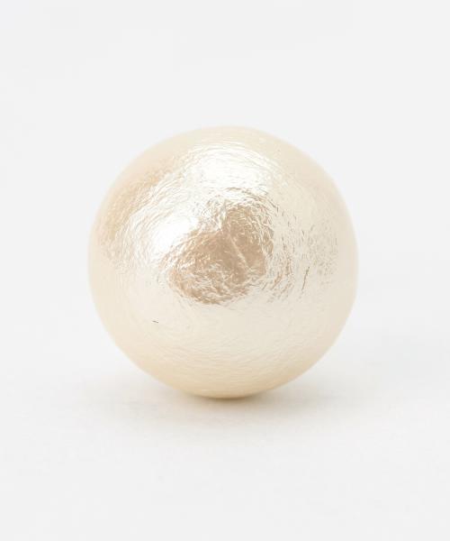 BEAMS BOY（ビームスボーイ）の「BEAMS BOY / コットン シェル パール ピアス（ピアス（両耳用）・レディース・ホワイト・ONE SIZE）」の3枚目の写真