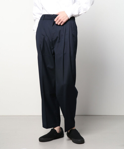 .efiLevol（エフィレボル）の「2 Tucks Slacks（スラックス・メンズ・ネイビー/グレー・FREE）」の2枚目の写真