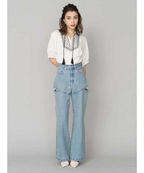 EVRIS（エヴリス）の「サイドスラッシュフレアデニムパンツ（デニムパンツ・レディース・ホワイト/ライトブルー/ブルー・SMALL/MEDIUM）」の21枚目の写真