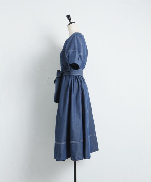 tocco closet（トッコ　クローゼット）の「ウエストりぼん付き配色ステッチ入りデニムワンピース（ワンピース・レディース・ネイビー/ブルー・M）」の20枚目の写真