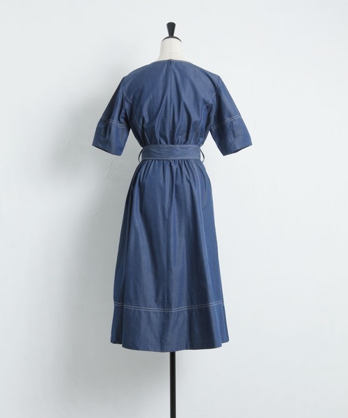 tocco closet（トッコ　クローゼット）の「ウエストりぼん付き配色ステッチ入りデニムワンピース（ワンピース・レディース・ネイビー/ブルー・M）」の21枚目の写真