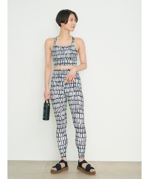 emmi(エミ)の「【emmi yoga】モダンペイントブラトップ(インナーウェア/肌着・レディース・ベージュ/ネイビー/レッド・1/0)」の6枚目の写真