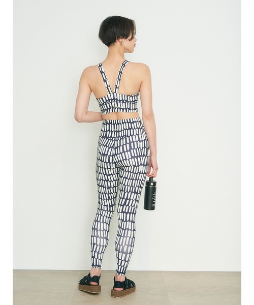 emmi(エミ)の「【emmi yoga】モダンペイントブラトップ(インナーウェア/肌着・レディース・ベージュ/ネイビー/レッド・1/0)」の13枚目の写真