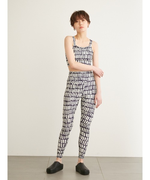 emmi(エミ)の「【emmi yoga】モダンペイントブラトップ(インナーウェア/肌着・レディース・ベージュ/ネイビー/レッド・1/0)」の20枚目の写真