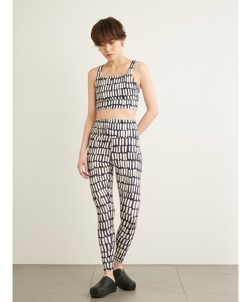 emmi(エミ)の「【emmi yoga】モダンペイントブラトップ(インナーウェア/肌着・レディース・ベージュ/ネイビー/レッド・1/0)」の16枚目の写真