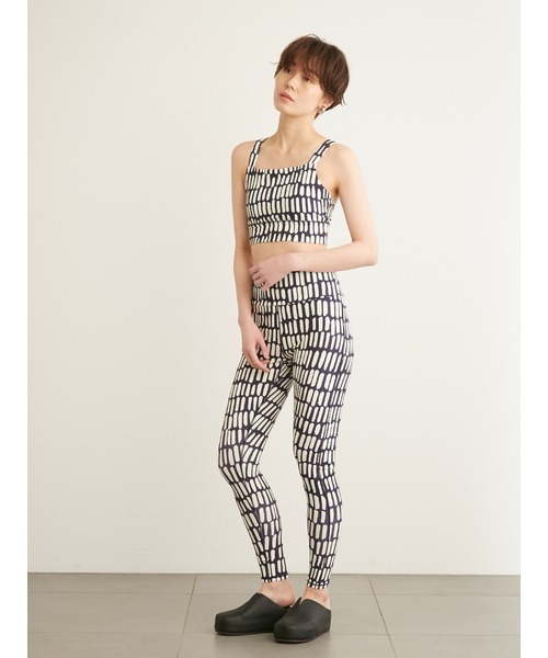 emmi(エミ)の「【emmi yoga】モダンペイントブラトップ(インナーウェア/肌着・レディース・ベージュ/ネイビー/レッド・1/0)」の22枚目の写真