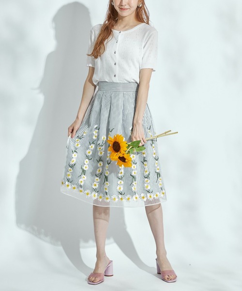 tocco closet(トッコ クローゼット)の「クリアビジューボタン透かし編みニットカーディガン(カーディガン/ボレロ・レディース・ネイビー/レッド/アイボリー・M)」の4枚目の写真
