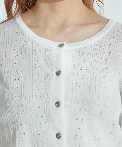 tocco closet(トッコ クローゼット)の「クリアビジューボタン透かし編みニットカーディガン(カーディガン/ボレロ・レディース・ネイビー/レッド/アイボリー・M)」の6枚目の写真
