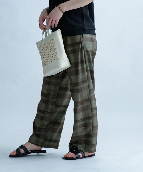 FORK&SPOON(フォークアンドスプーン)の「FORK&SPOON チェックプリントパンツ(その他パンツ・レディース・オリーブ/ネイビー・1)」の17枚目の写真