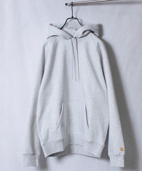 Carhartt WIP（カーハートダブリューアイピー）の「【carhartt WIP】カーハート HOODED CHASE SWEATSHIRT フーデッドチェイススウェットシャツ I026384（パーカー・メンズ・ホワイト/ブラック/グレー/カーキ/ブルー/グリーン/ライトグレー/ネイビー/ピンク/レッド/ダークブルー/パープル/ダークグリーン・M/XL/L/S/XS）」の4枚目の写真