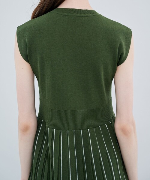 WRAPINKNOT(ラッピンノット)の「【WRAPINKNOT(ラッピンノット)】《STUDIOUS別注》別注ニットプリーツワンピース WZ22S-LOP23(ワンピース・レディース・ブラック/カーキ/ブルー・0/1)」の4枚目の写真