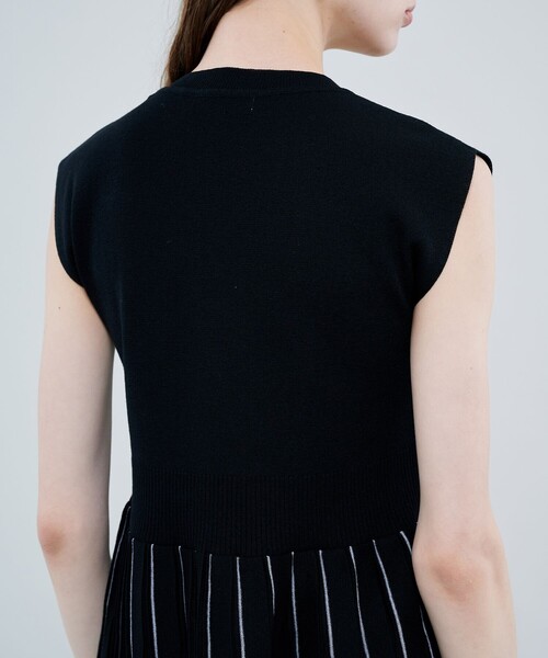 WRAPINKNOT(ラッピンノット)の「【WRAPINKNOT(ラッピンノット)】《STUDIOUS別注》別注ニットプリーツワンピース WZ22S-LOP23(ワンピース・レディース・ブラック/カーキ/ブルー・0/1)」の13枚目の写真