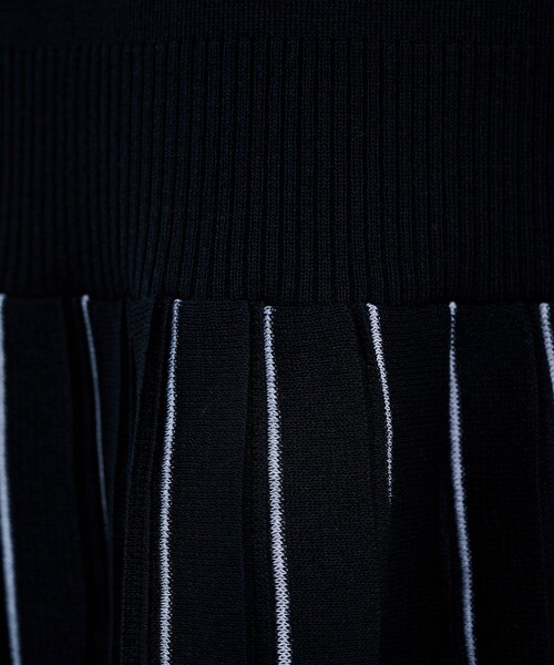 WRAPINKNOT(ラッピンノット)の「【WRAPINKNOT(ラッピンノット)】《STUDIOUS別注》別注ニットプリーツワンピース WZ22S-LOP23(ワンピース・レディース・ブラック/カーキ/ブルー・0/1)」の6枚目の写真