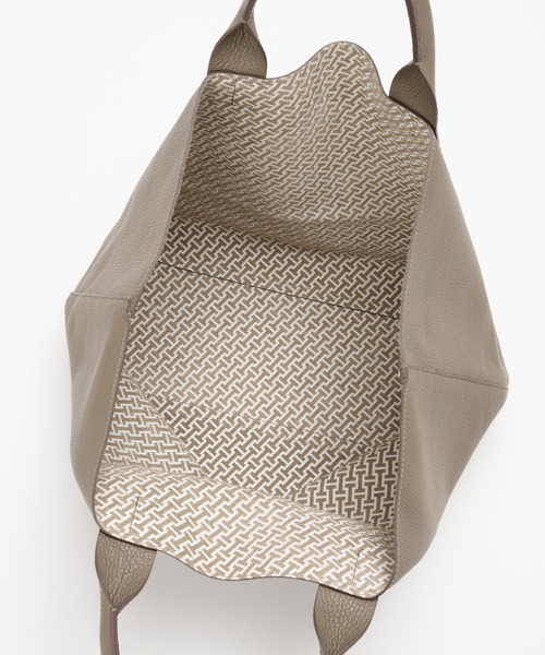 イアクッチ　オペラ　ベージュ IACUCCI（イアクッチ）の「オペラ CERVO/STAMPA INTERNA（トート