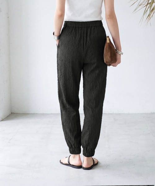 STYLE DELI(スタイルデリ)の「【LUXE】シャーリングプリーツジョガーパンツ(その他パンツ・レディース・ブラック/グリーン系・SMALL/MEDIUM)」の8枚目の写真