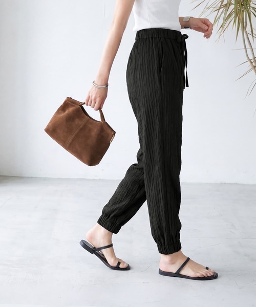 STYLE DELI(スタイルデリ)の「【LUXE】シャーリングプリーツジョガーパンツ(その他パンツ・レディース・ブラック/グリーン系・SMALL/MEDIUM)」の6枚目の写真