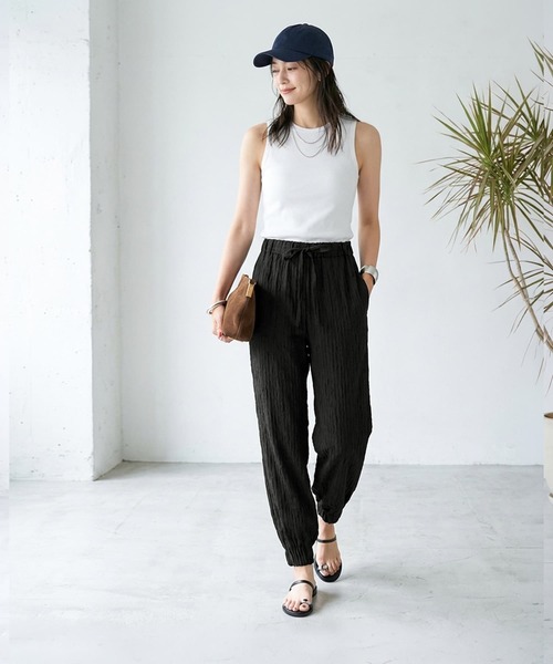 STYLE DELI(スタイルデリ)の「【LUXE】シャーリングプリーツジョガーパンツ(その他パンツ・レディース・ブラック/グリーン系・SMALL/MEDIUM)」の4枚目の写真