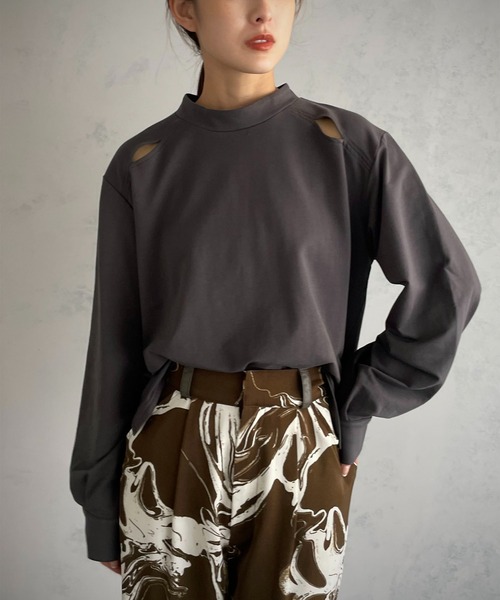 &g'aime(アンジェム)の「【&g’aime】ショルダースリットトップス(Tシャツ/カットソー・レディース・チャコールグレー/ブラック/ベージュ・FREE)」の1枚目の写真