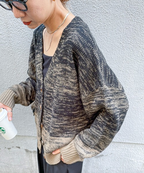 feepur（フェピュール）の「【ハンドウォッシャブル】メランジグラデーションカーディガン（カーディガン/ボレロ・レディース・オフホワイト/ブラック/イエロー・MEDIUM）」の2枚目の写真