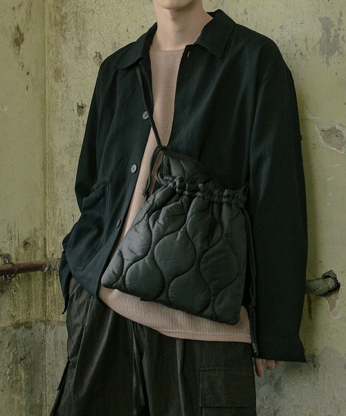 FOLLOWIN（フォロウィン）の「おしゃれデイリーキルティングクロスバック（ショルダーバッグ・レディース・ブラック/カーキ/ベージュ・ONE SIZE）」の7枚目の写真